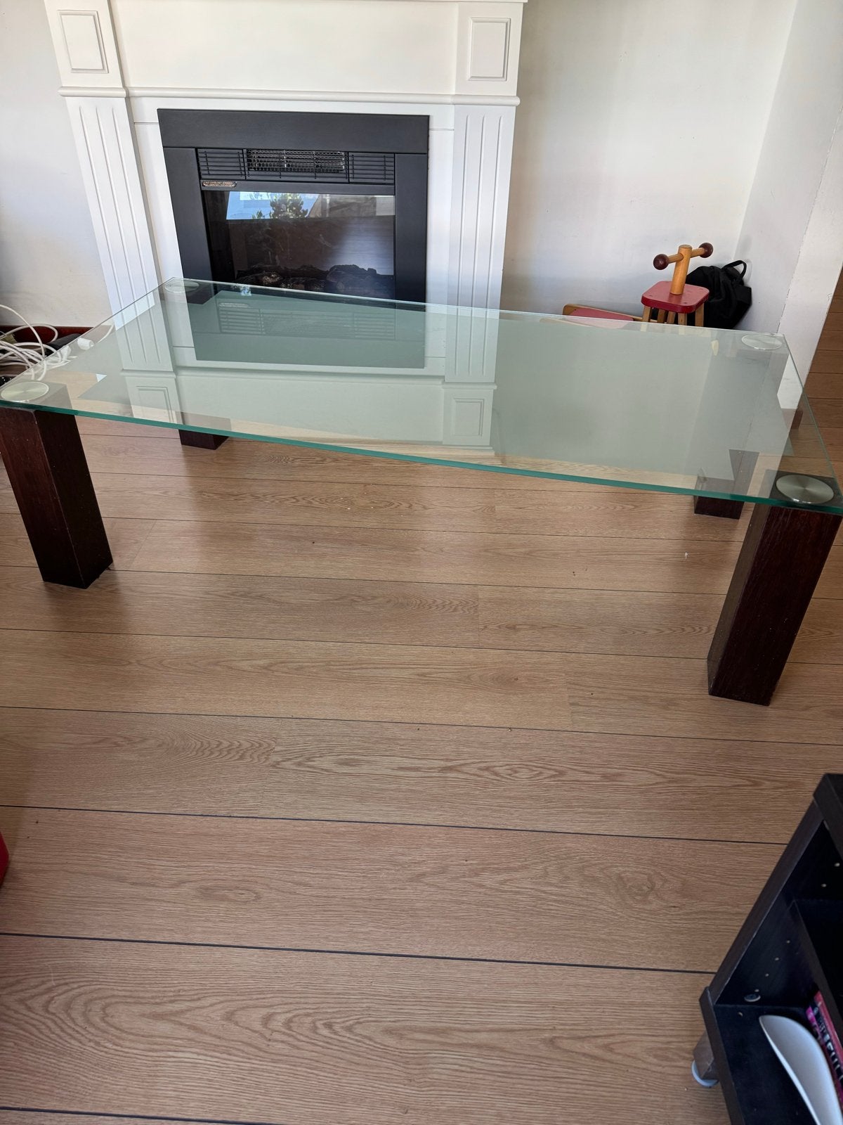Glazen salontafel 140 x 70 cm met houten poten, Gebruikt, 100 tot 150 cm, Glas, Rechthoekig
