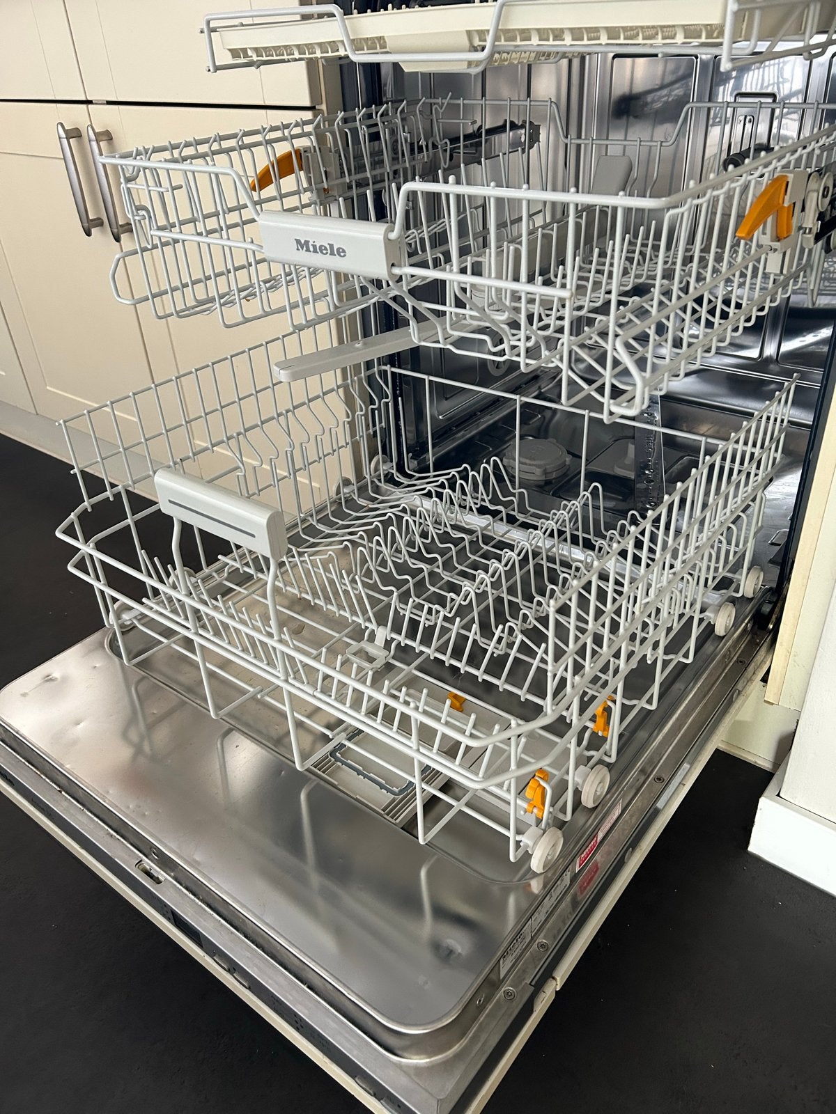 Keuken met apparatuur, Ophalen, Gebruikt, Crème, Composiet