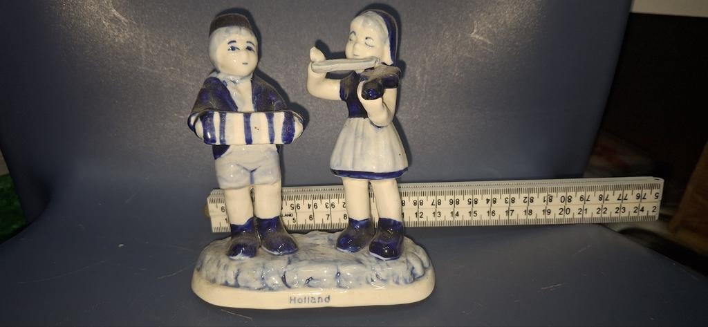 Delfts Blauw beeldje: Accordeonist en Mondharmonicaspeelster, Ophalen of Verzenden, Zo goed als nieuw, Mens