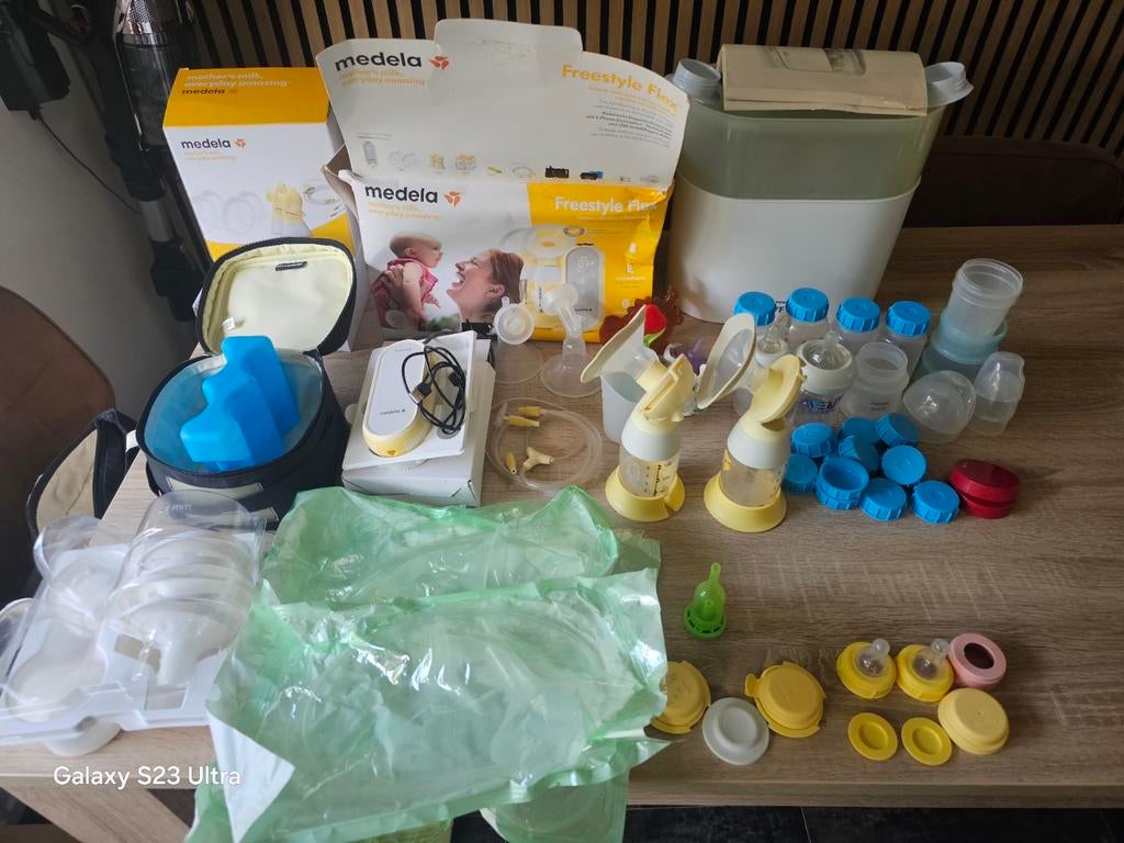 Medela Freestyle Borstkolf Set met Accessoires, Ophalen of Verzenden, Gebruikt, Borstkolf