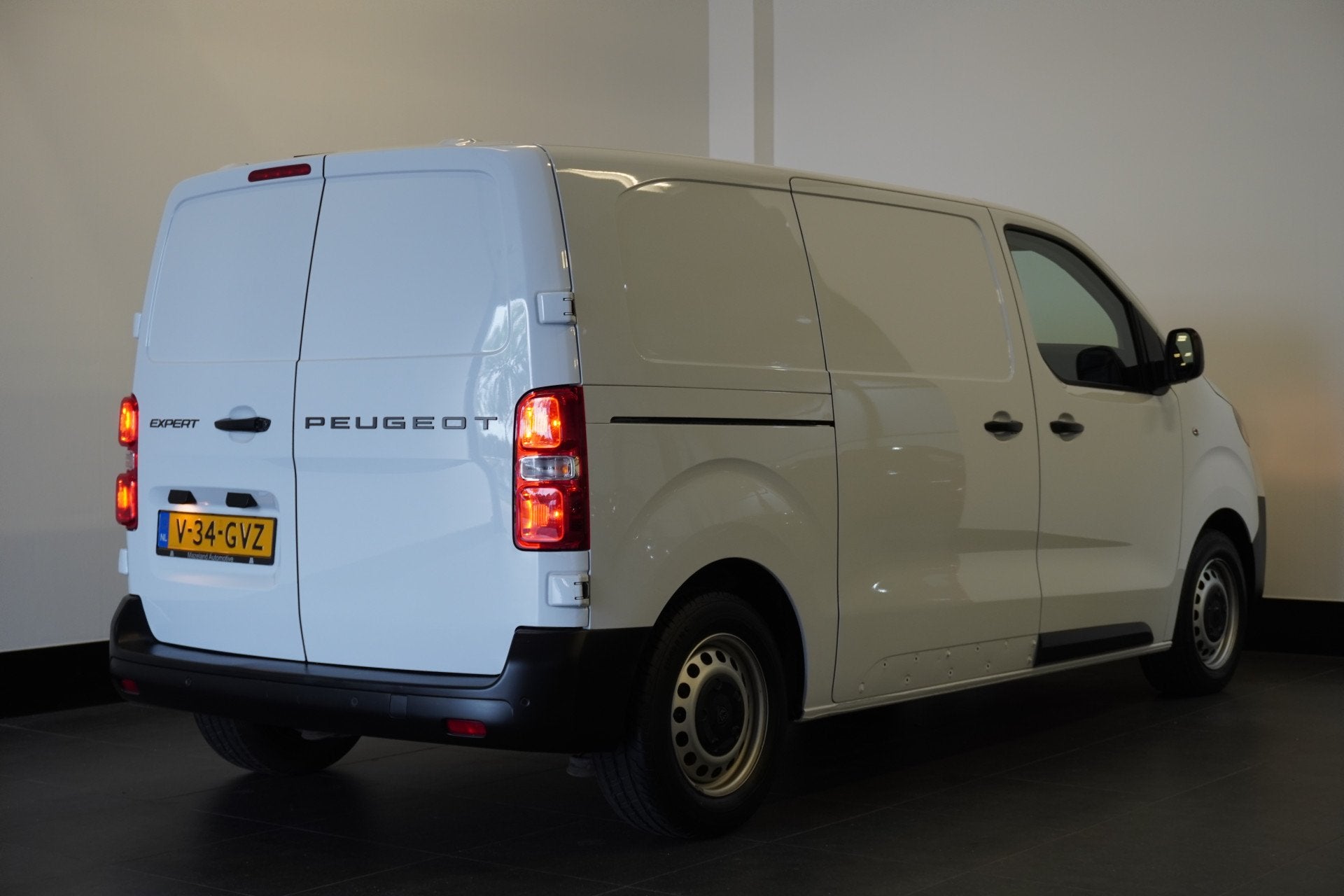 Peugeot Expert 1.5 BlueHDi 120PK L2 EURO 6 - Airco - PDC - C, Voorwielaandrijving, Dealer onderhouden, Gebruikt, 4 cilinders