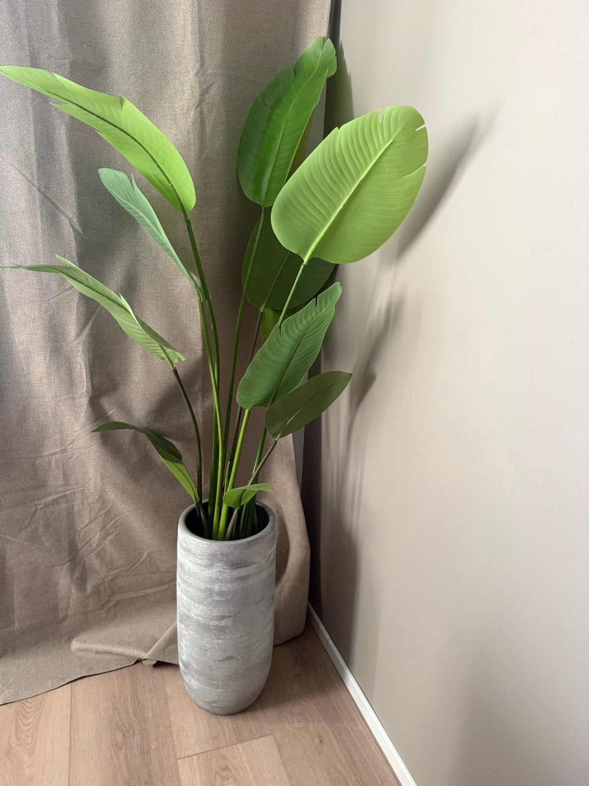 Grote kunstplant inclusief pot, Huis en Inrichting, Woonaccessoires | Kunstplanten en Kunstbloemen, Ophalen, Binnen, Groen, Kunstplant