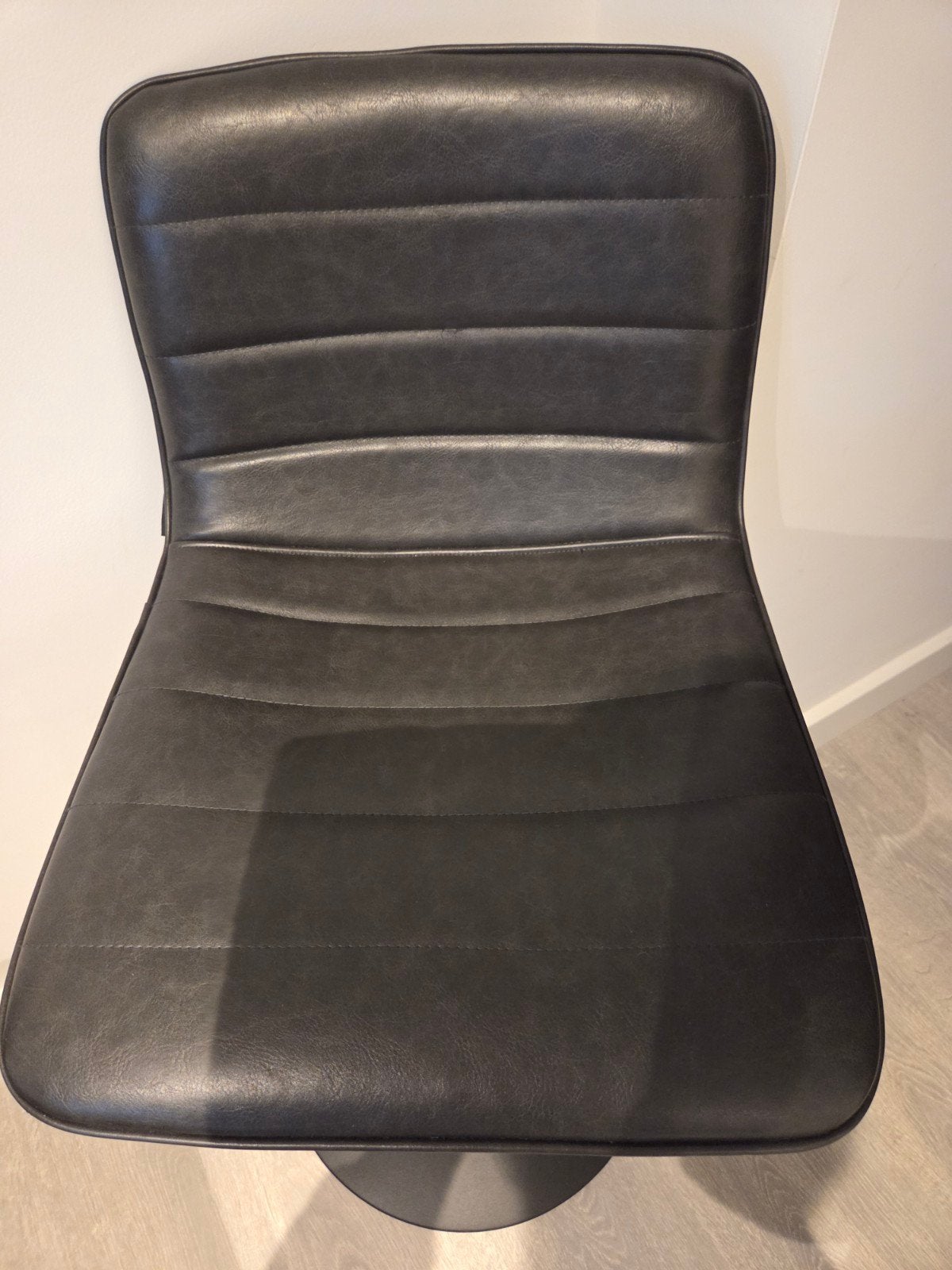 Zwart/donkergrijze kruk met draai- en hoog/laag functie, Huis en Inrichting, Gebruikt, 60 tot 90 cm, Ophalen of Verzenden, 1 kruk