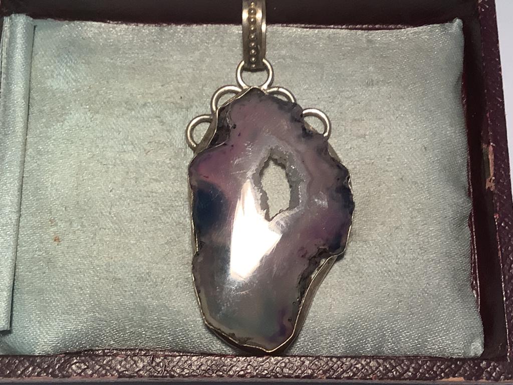 ORIGINELE BEWERKTE HANGER MET ECHTE EDELSTEEN, Sieraden, Tassen en Uiterlijk, Antieke sieraden, Verzenden, Hanger, Met edelsteen