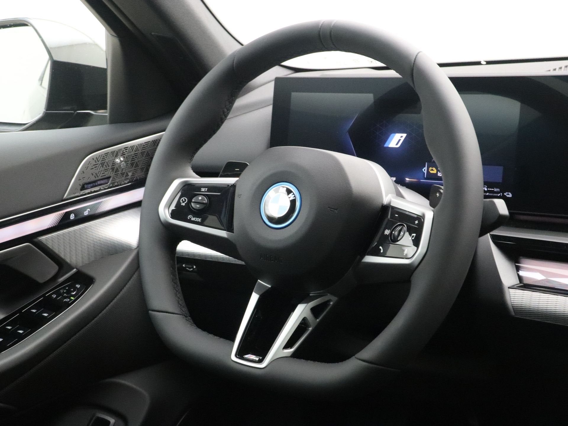 BMW 5 Serie 530e (bj 2026, automaat), Auto's, Automaat, 1998 cc, Achterwielaandrijving, Zwart