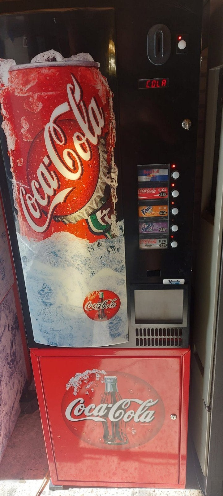 frisdrankautomaat  Cola, Ophalen