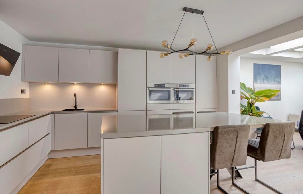 Kamer in Amsterdam met inschrijving en privé keuken – €800, Huizen en Kamers, Kamers te huur, Minder dan 20 m², Amsterdam