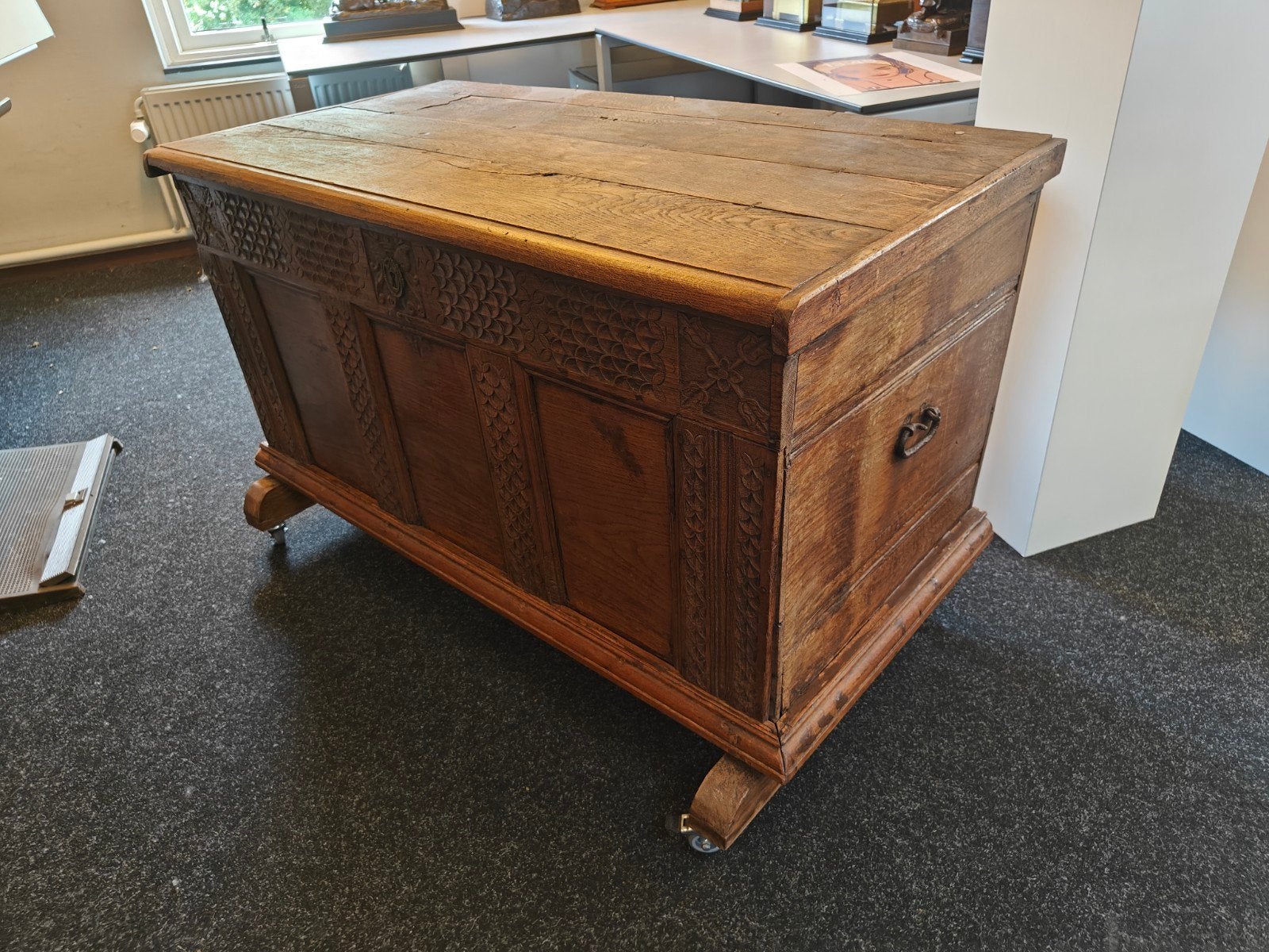 Grote antieke dekenkist 1753 18e eeuw, Ophalen
