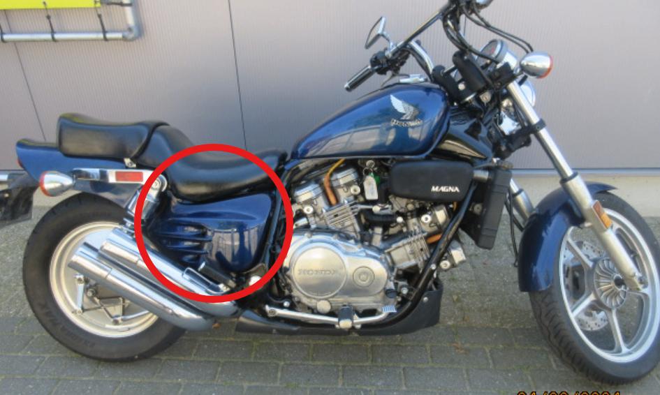 GEZOCHT: Rechter zijkap Honda Super Magna 1987 VF700 / VF750, Ophalen, Gebruikt