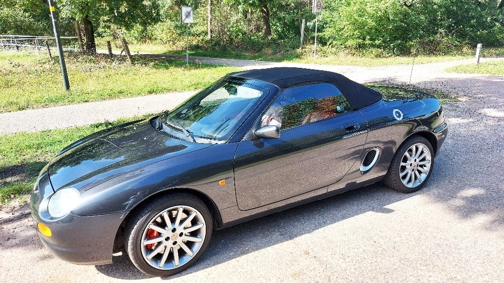 Te koop zeer mooie MG F 1.8 I VVC 1997 Zwart, Auto's, Achterwielaandrijving, 4 cilinders, Cabriolet, Zwart