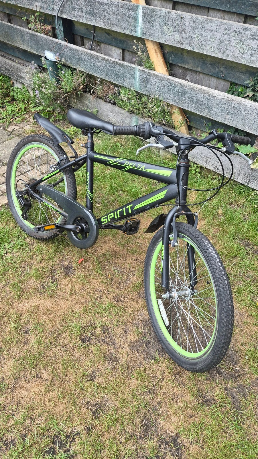 Spirit Delta kinderfiets 22 inch - Zwart/Groen, Ophalen, Zo goed als nieuw, Velgrem, 20 inch of meer