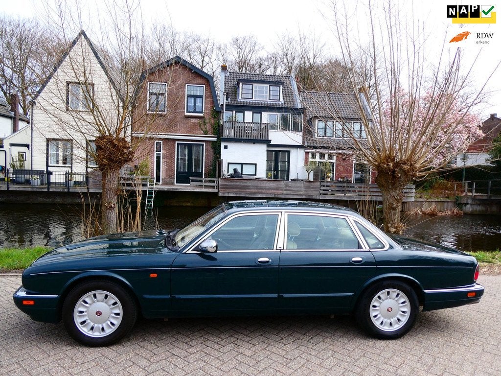 Daimler Double Six 6.0 V12 312pk Origineel Nederlands met hi, Achterwielaandrijving, Gebruikt, Beige, 12 cilinders
