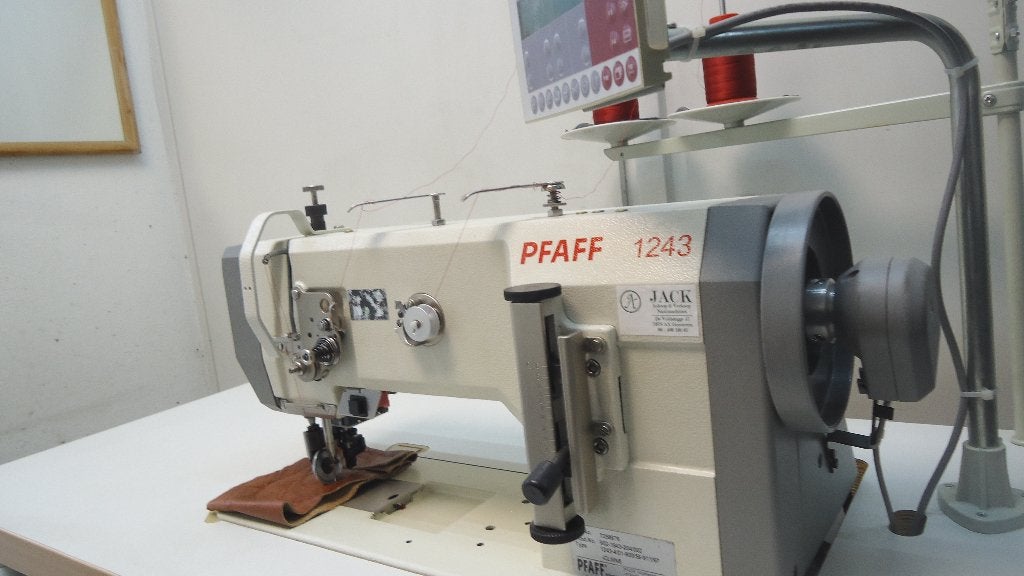 Industrie Naaimachine Pfaff 2 Voudig Transport 1243 Vol aut., Hobby en Vrije tijd, Naaimachines en Toebehoren, Pfaff, Ophalen of Verzenden