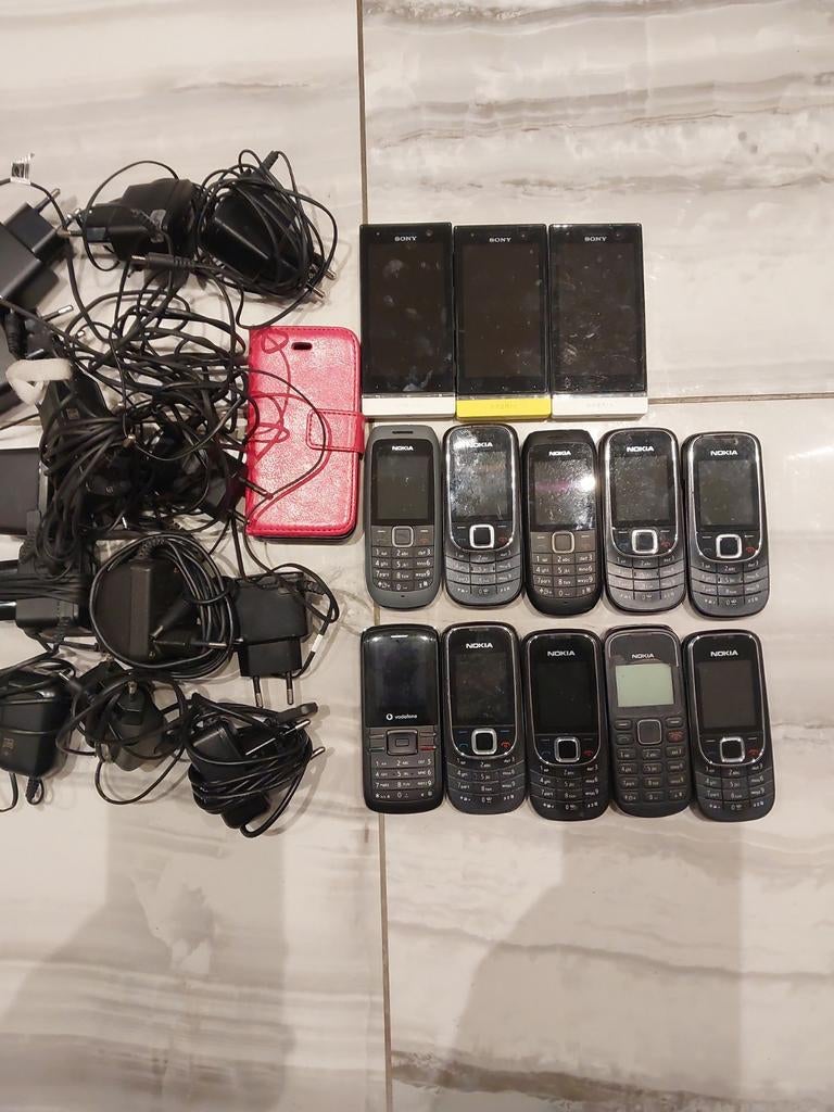 Partij Oude Nokia & Sony Telefoons + Opladers | Verzamelaars, Ophalen of Verzenden, Zwart
