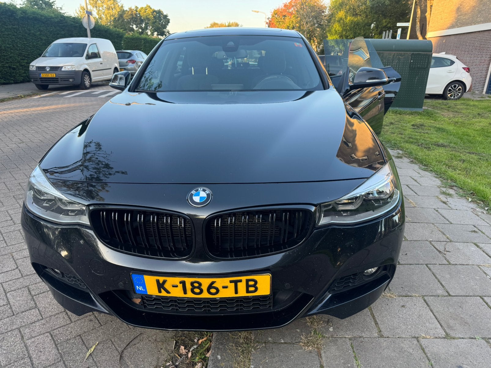 BMW 3-Serie GT 330d Xdrive 258pk Aut 2017 Zwart, Auto's, Automaat, Dealer onderhouden, Stof, 1800 kg