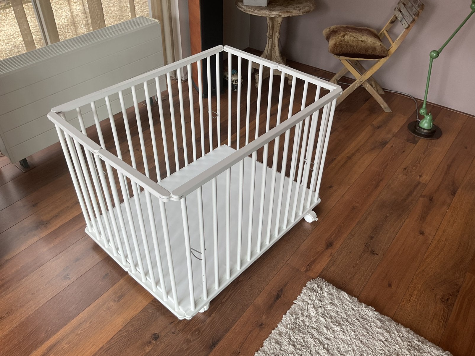 Kinder / Baby Box - verrijdbaar en in hoogte verstelbaar, Ophalen, Zo goed als nieuw, Rechthoekig, In hoogte verstelbaar