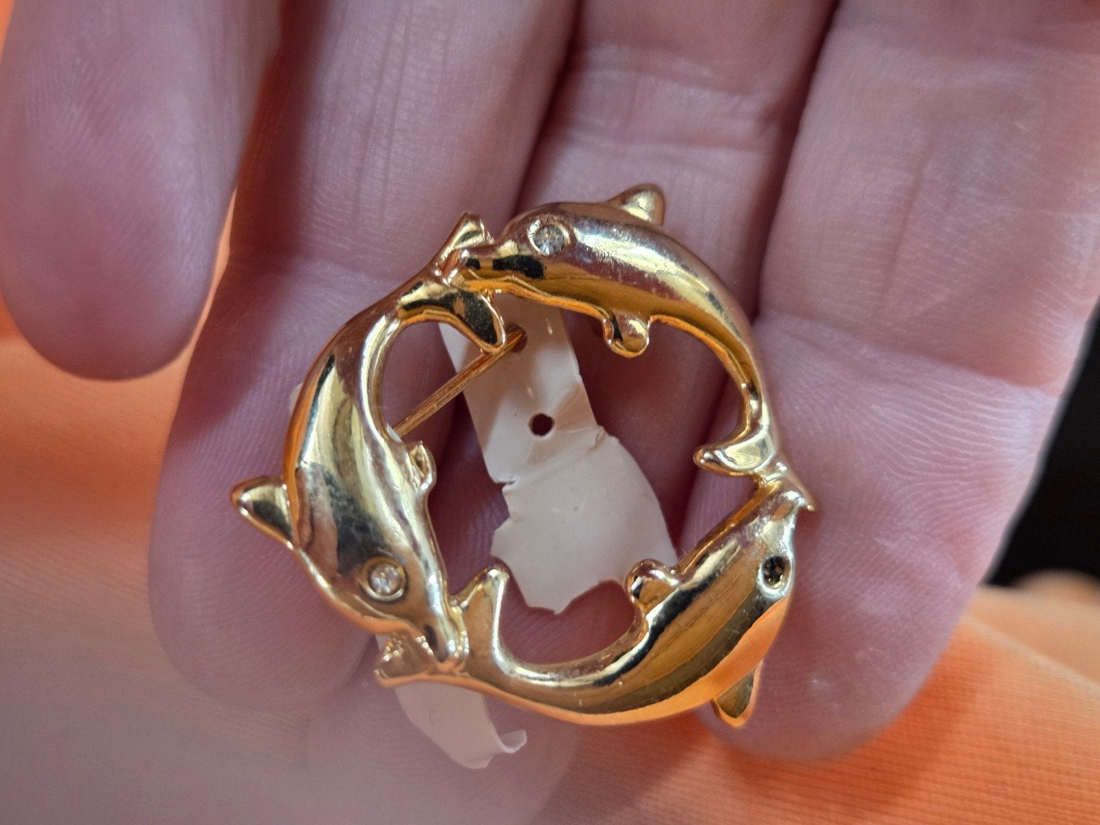 Goudkleurige Dolfijnen Broche met Strass, Overige materialen, Gebruikt, Minder dan 4 cm, Ophalen of Verzenden