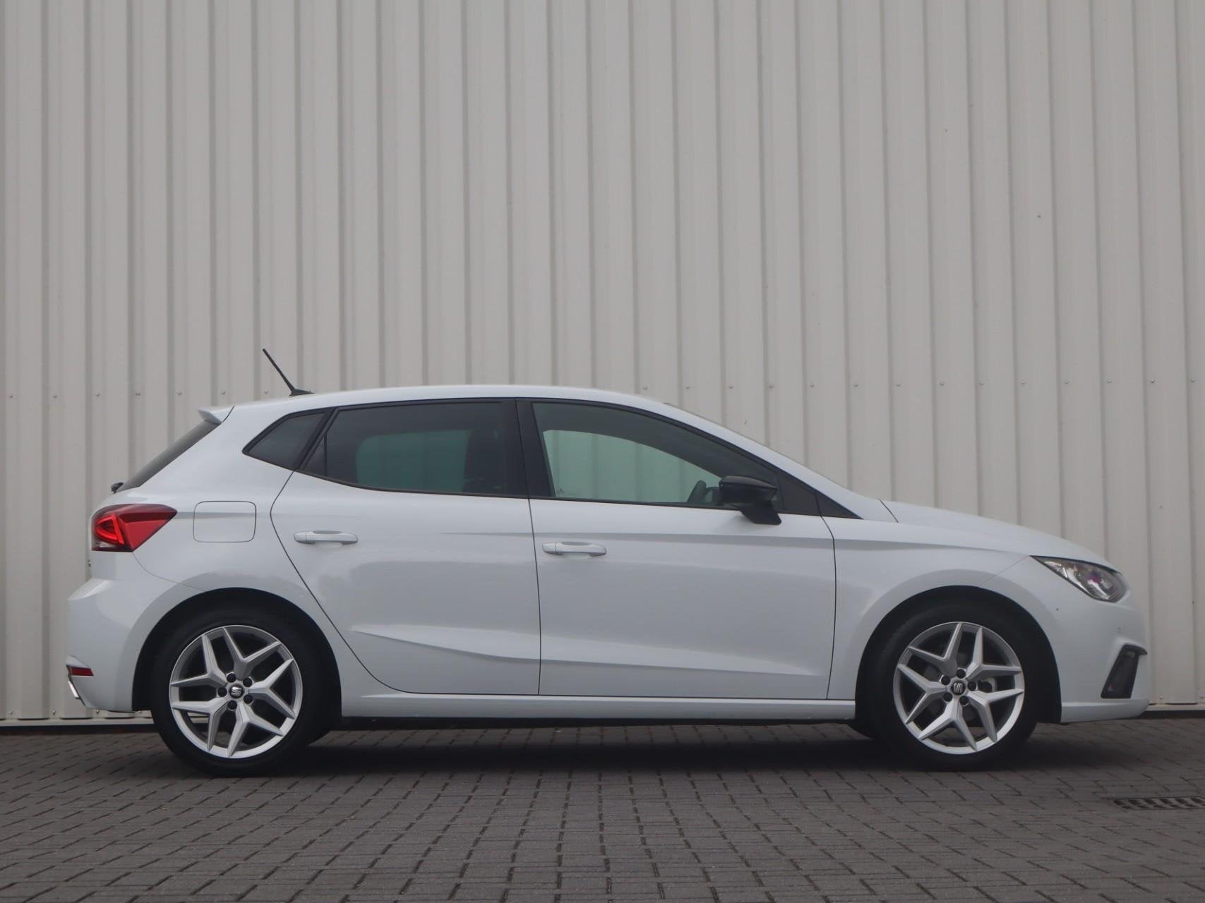 SEAT Ibiza 1.0 TSI 95pk FR Business Intense | Achteruitrijca, Voorwielaandrijving, 12 maanden, Stof, 95 pk