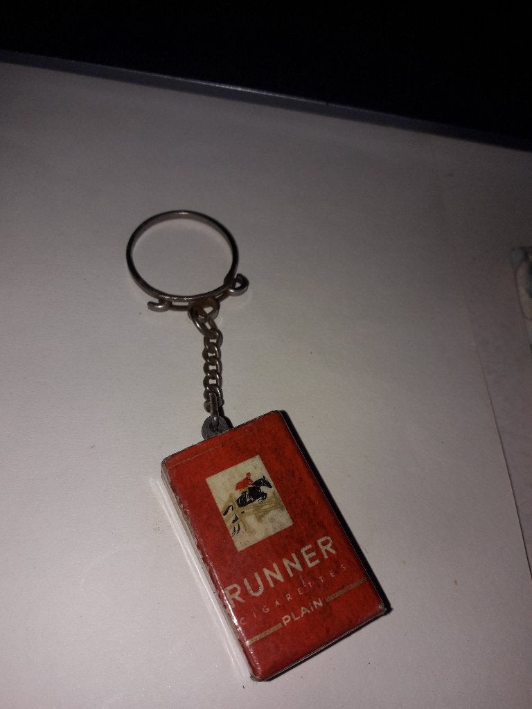 Sleutelhanger Runner cigarettes plain (Z173-75), Ophalen of Verzenden, Zo goed als nieuw