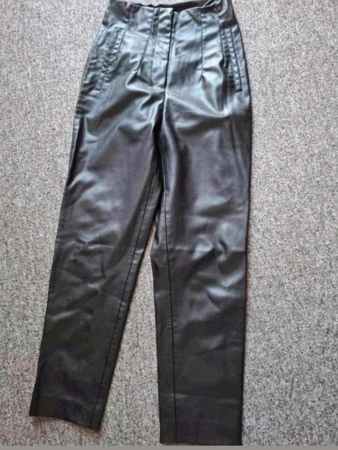 Zwarte Zara (imitatie) leren broek XS - High waist, Kleding | Dames, Ophalen of Verzenden, Zo goed als nieuw, Maat 34 (XS) of kleiner