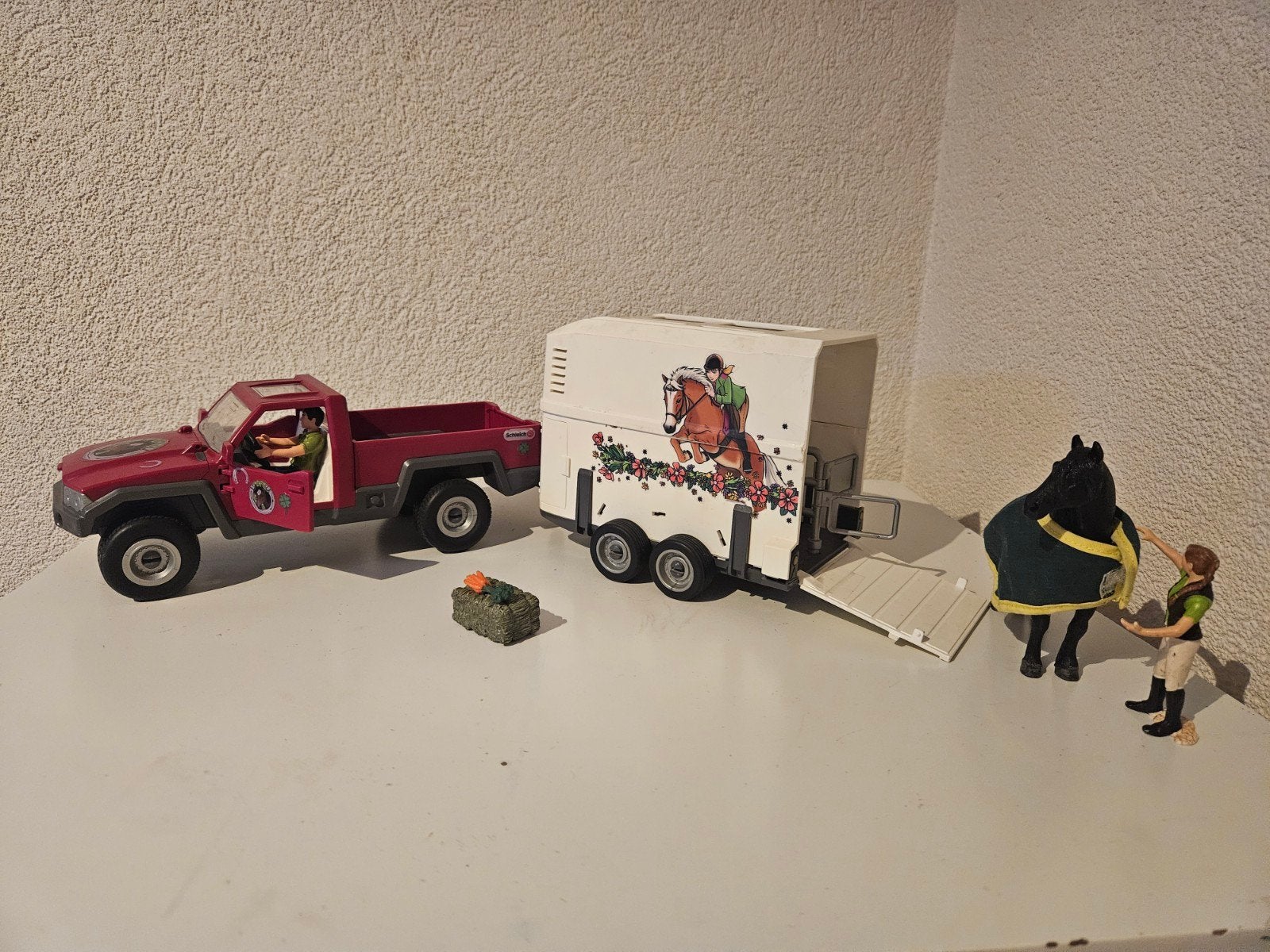 Schleich paardentrailer met auto en accessoires, Ophalen of Verzenden, Gebruikt