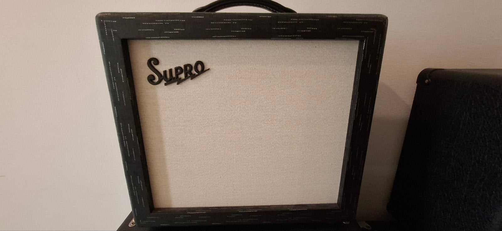 Supro Amulet 1612RT buizen gitaarversterker, Muziek en Instrumenten, Versterkers | Bas en Gitaar, Ophalen, Zo goed als nieuw, Minder dan 50 watt