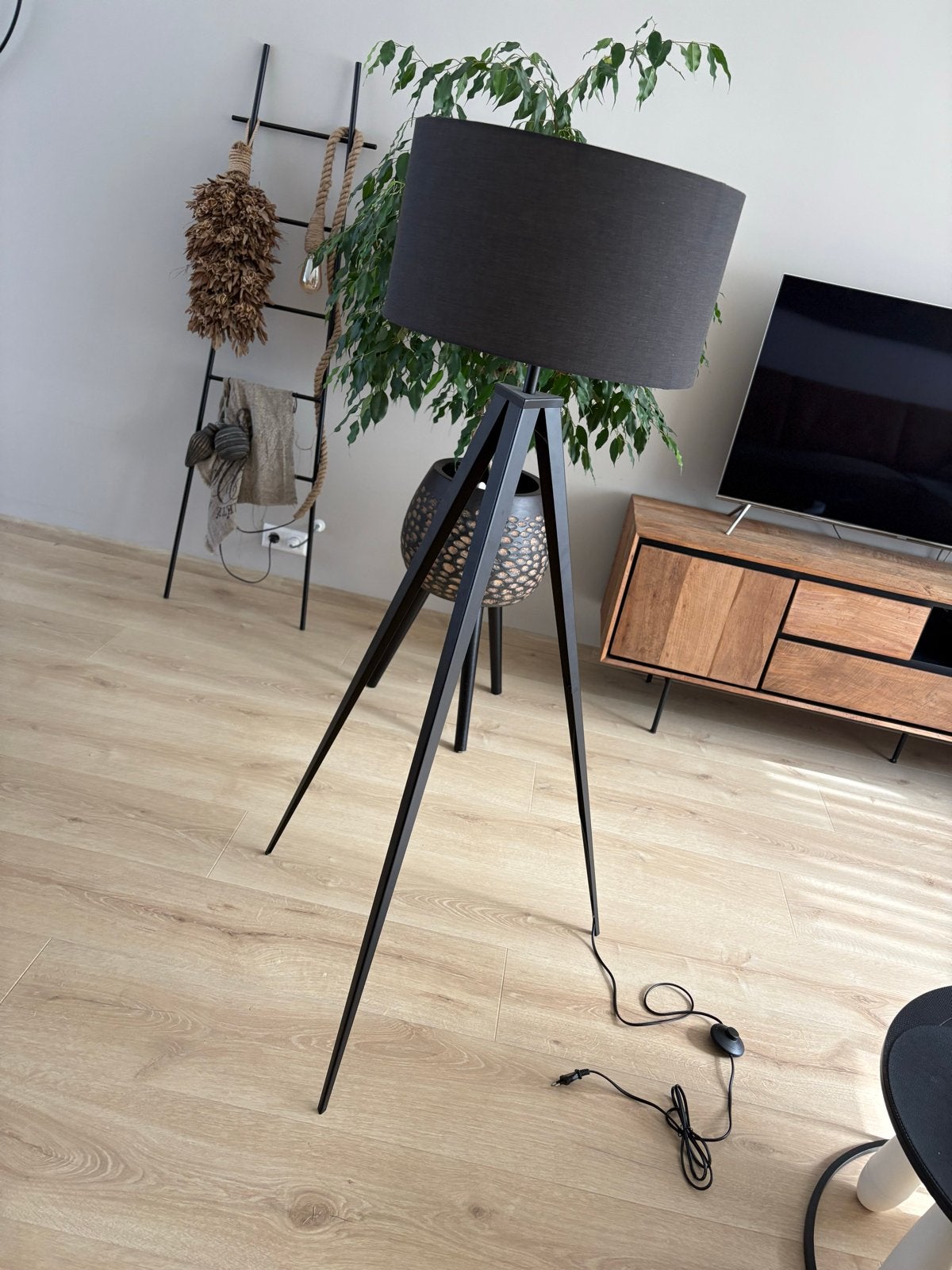 Moderne zwarte vloerlamp met stoffen kap, Ophalen, 100 tot 150 cm, E27 (groot), Zo goed als nieuw