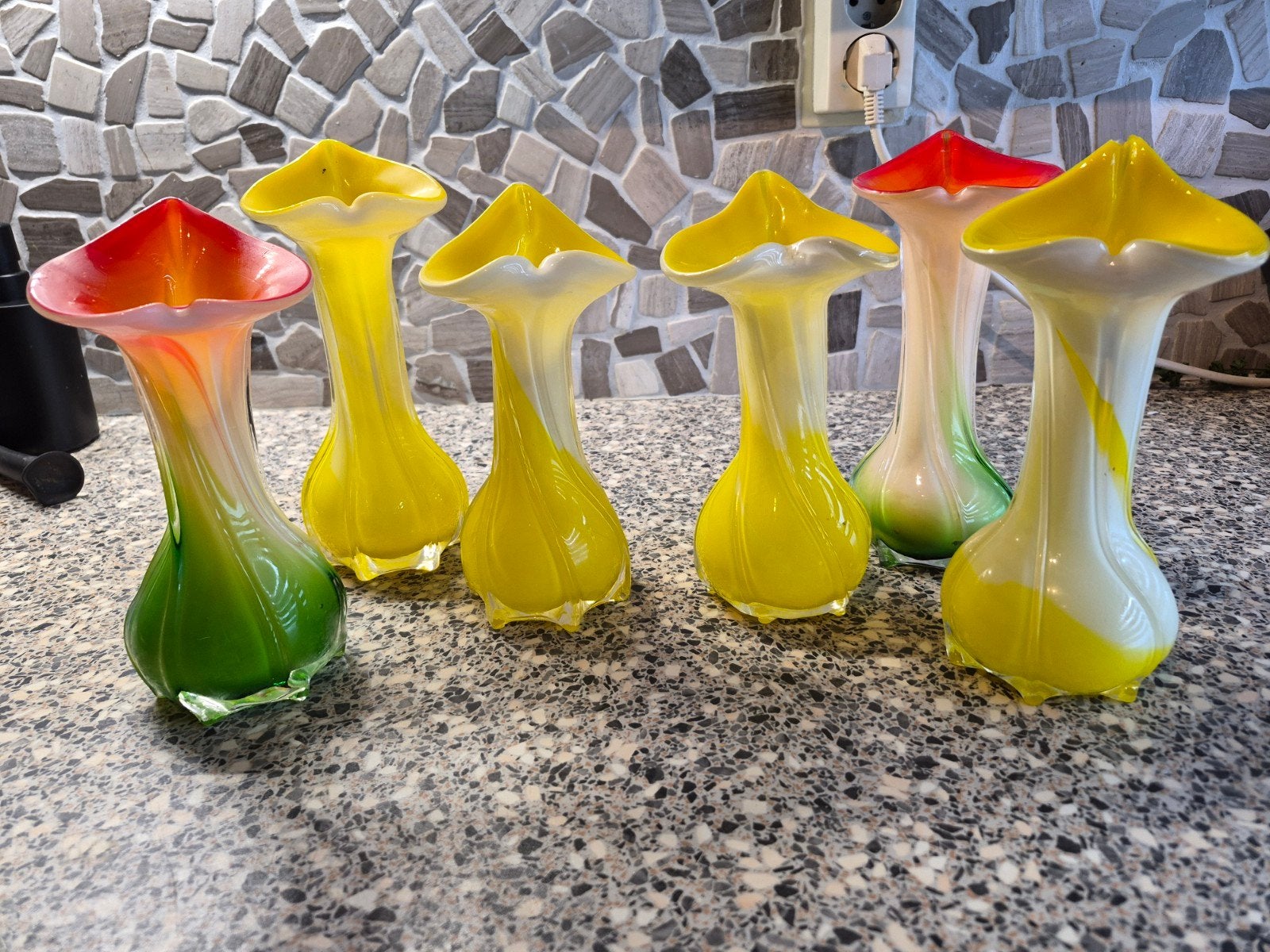 Set van 6 kleurrijke murano glazen vazen in bloemvorm, Ophalen