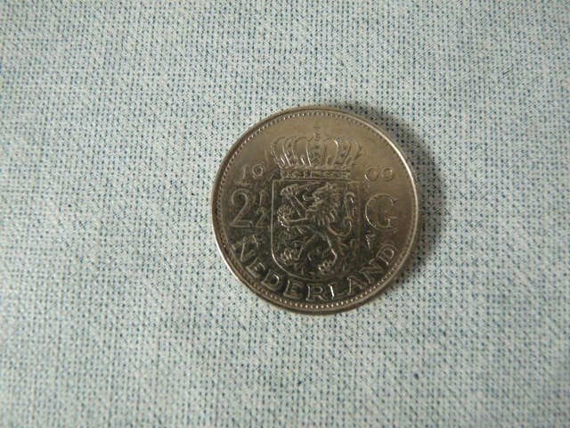 2 x rijksdaalder 2,50 uit 1969 en uit 1972, Ophalen of Verzenden, Koningin Beatrix, 2½ gulden, Losse munt