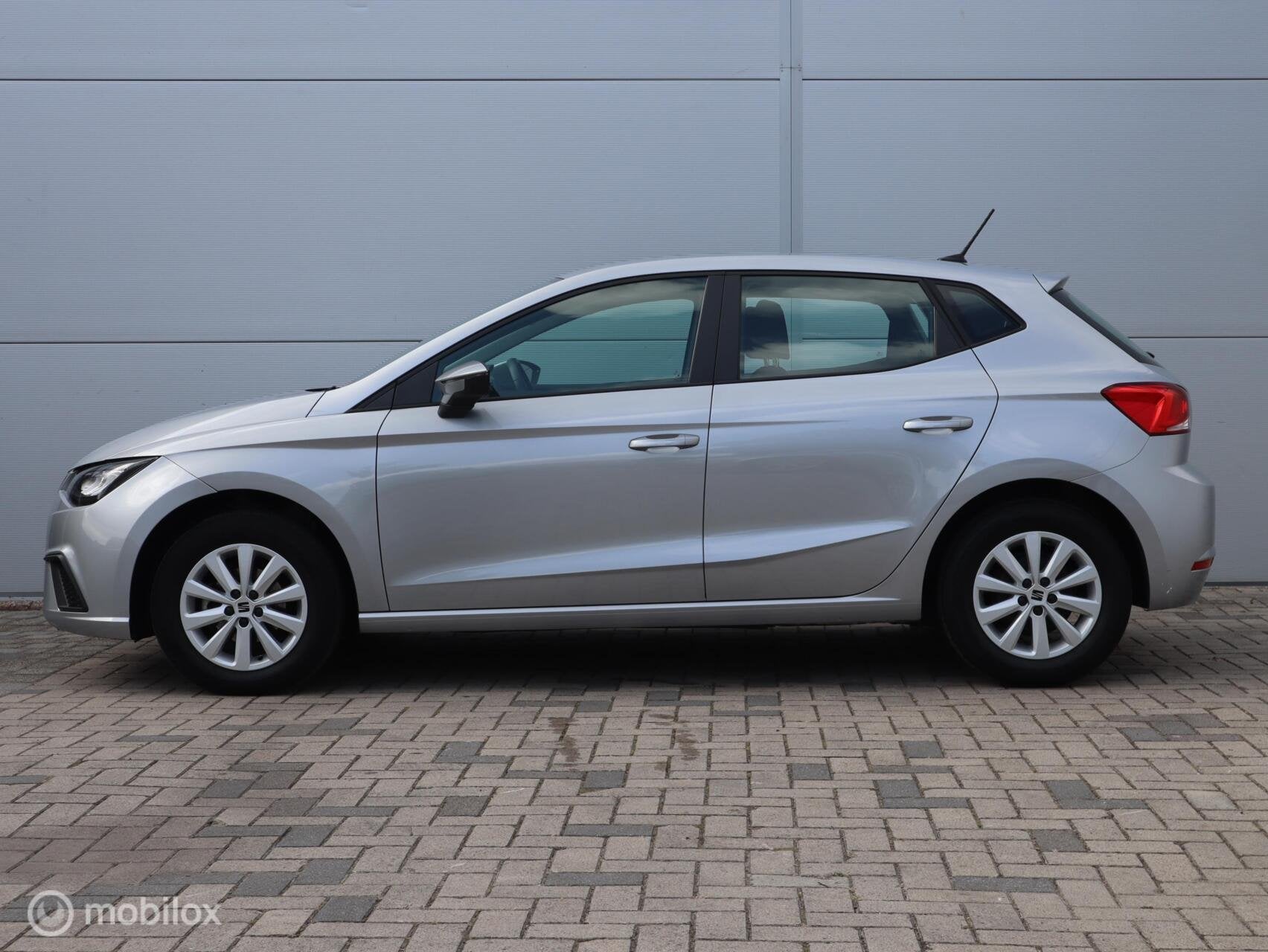 Seat Ibiza 1.0 TSI Style CarPlay PDC Clima ACC Lane Assist, Auto's, Voorwielaandrijving, Dealer onderhouden, Stof, 95 pk