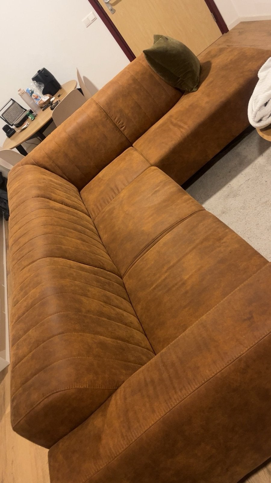 Comfortabele hoekbank in cognac kleur, Ophalen, 250 tot 300 cm, Gebruikt, 100 tot 125 cm