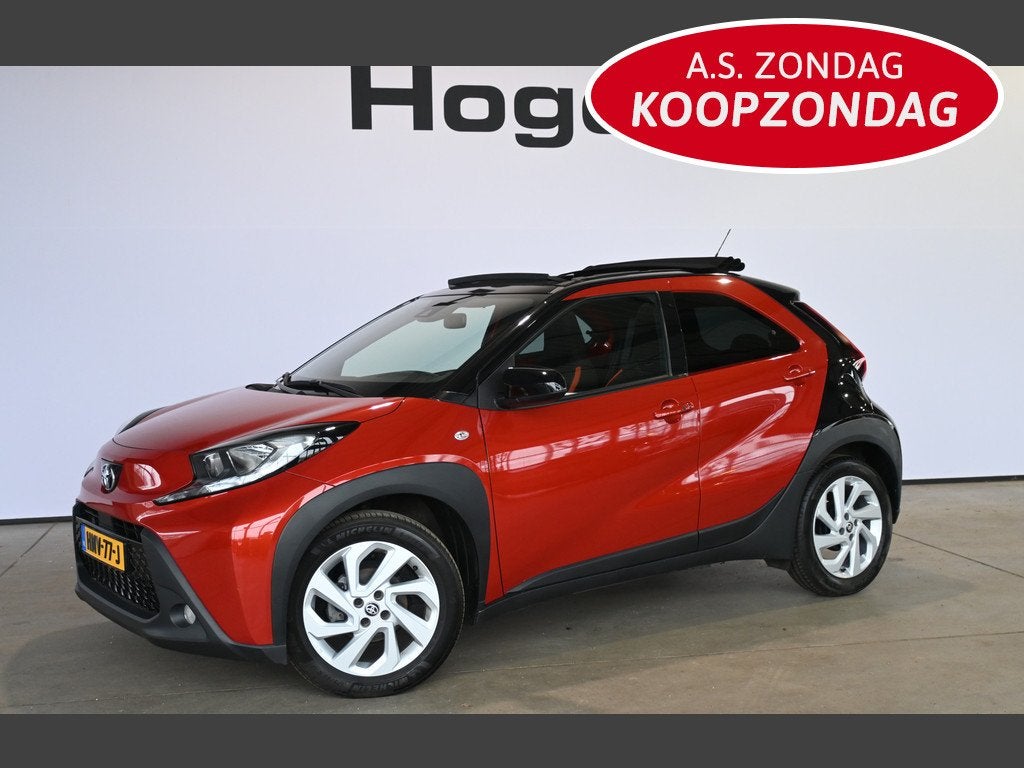 Toyota Aygo X 1.0 VVT-i MT Play Clima Carplay Panoramadak Ca, Stof, Gebruikt, Met garantie (alle), 4 stoelen