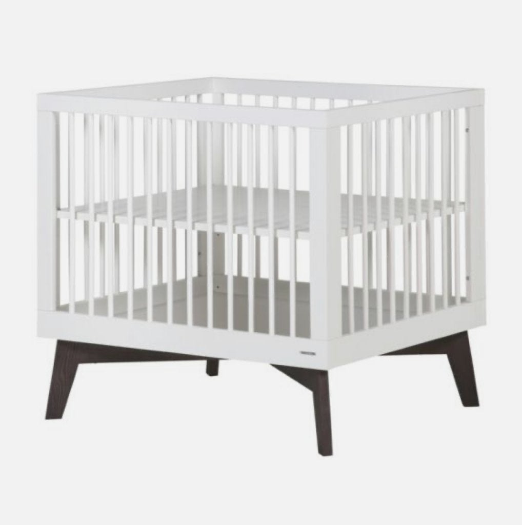 Kidsmill Sixties box hoogglans wit compleet, Kinderen en Baby's, Boxen, Zo goed als nieuw, Rechthoekig, In hoogte verstelbaar