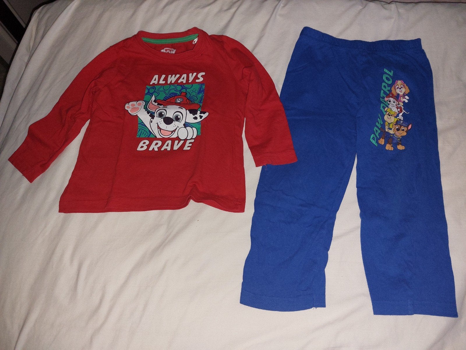 mooie jongens pyjama maat 98, Ophalen of Verzenden, Zo goed als nieuw, Jongen, Nacht- of Onderkleding