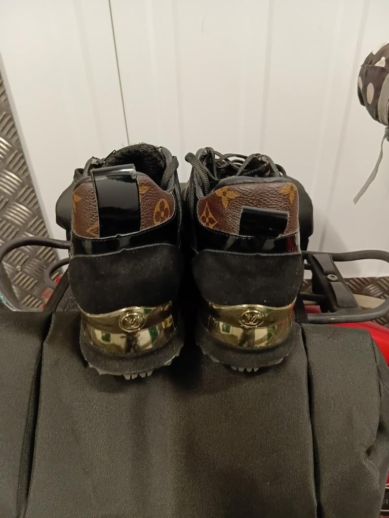 Louis Vuitton Schoenen - Zwart met Monogram Details, Ophalen of Verzenden, Gedragen, Zwart
