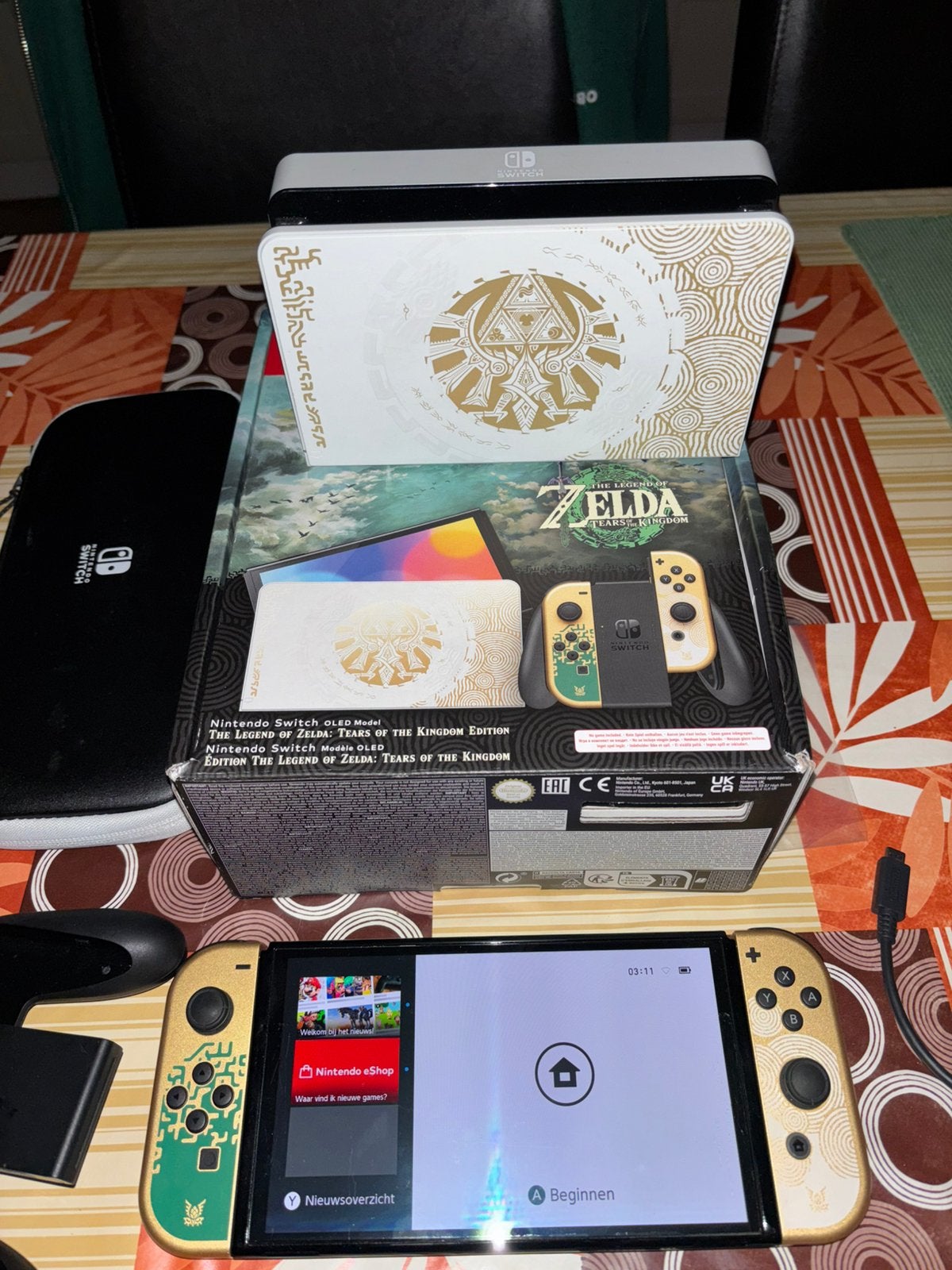 Nintendo Switch Oled limited edition Zelda, Ophalen, Zo goed als nieuw, Met 1 controller, Switch OLED