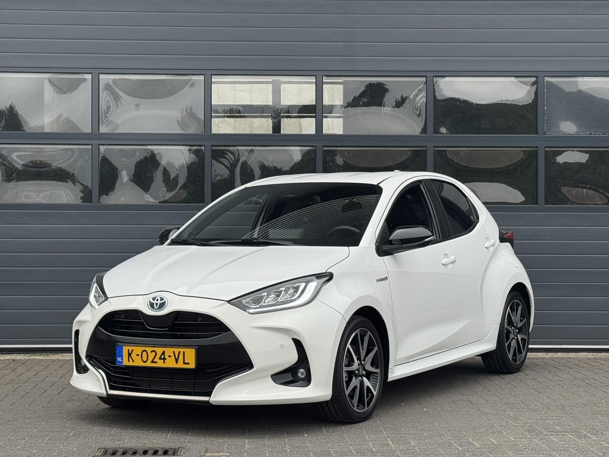 TOYOTA YARIS 1.5 HYBRID EXECUTIVE I AUTOMAAT I P-CAMERA I NA, Auto's, Toyota, 450 kg, Gebruikt, Met garantie (alle), Bedrijf