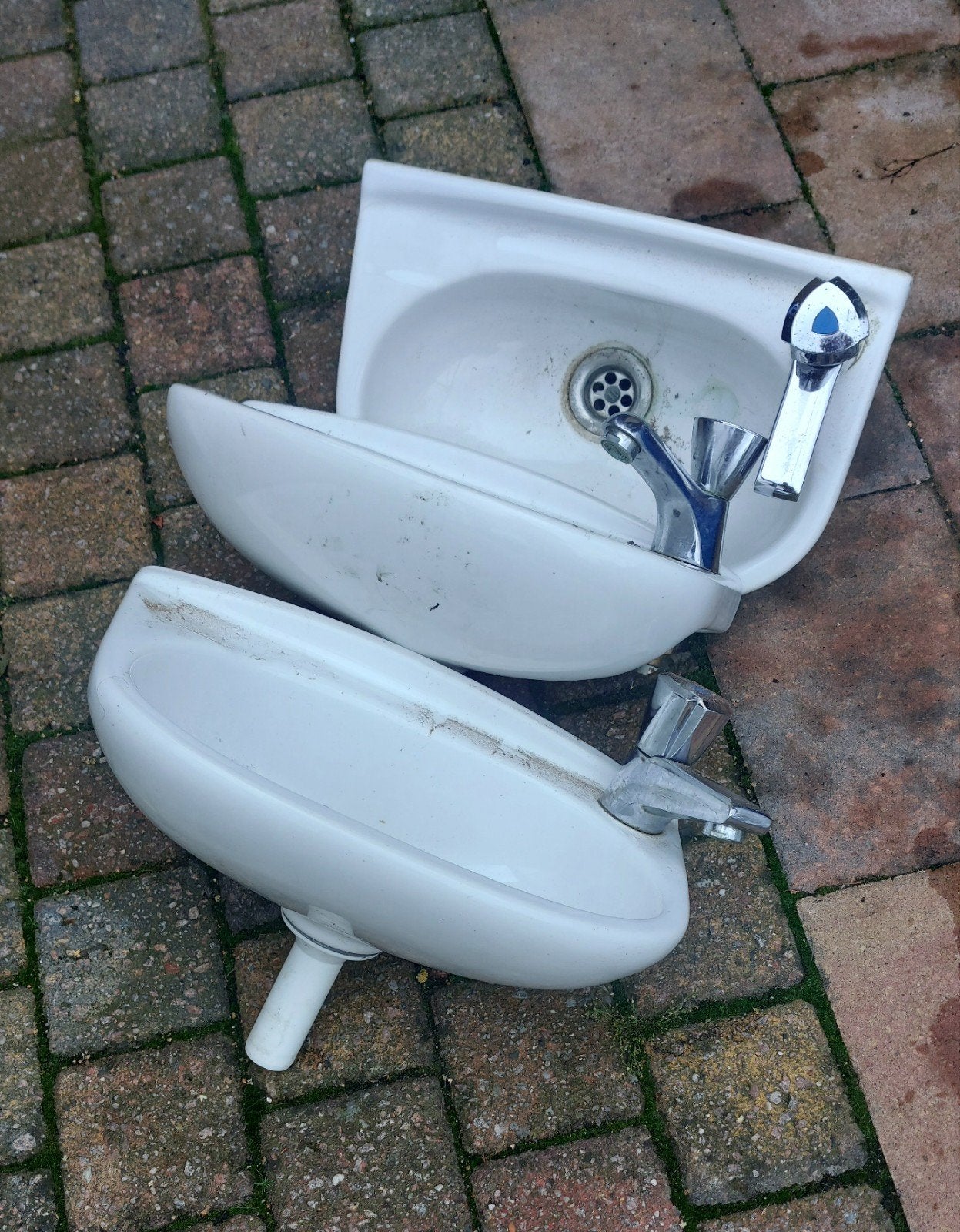 Kleine wasbak met Gröhe kranen., Ophalen