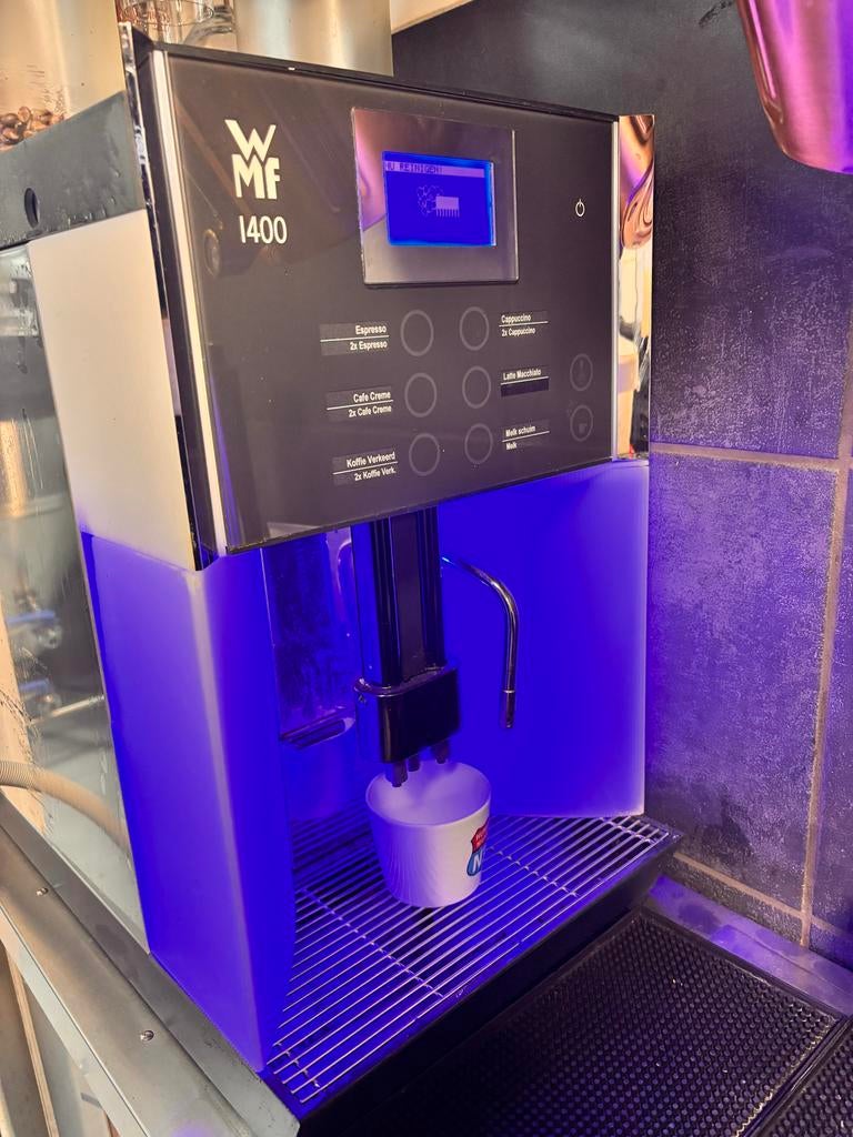 WMF 1400 Koffiemachine - Professioneel en Veelzijdig, Gebruikt, 10 kopjes of meer, Koffiemachine, Koffiebonen