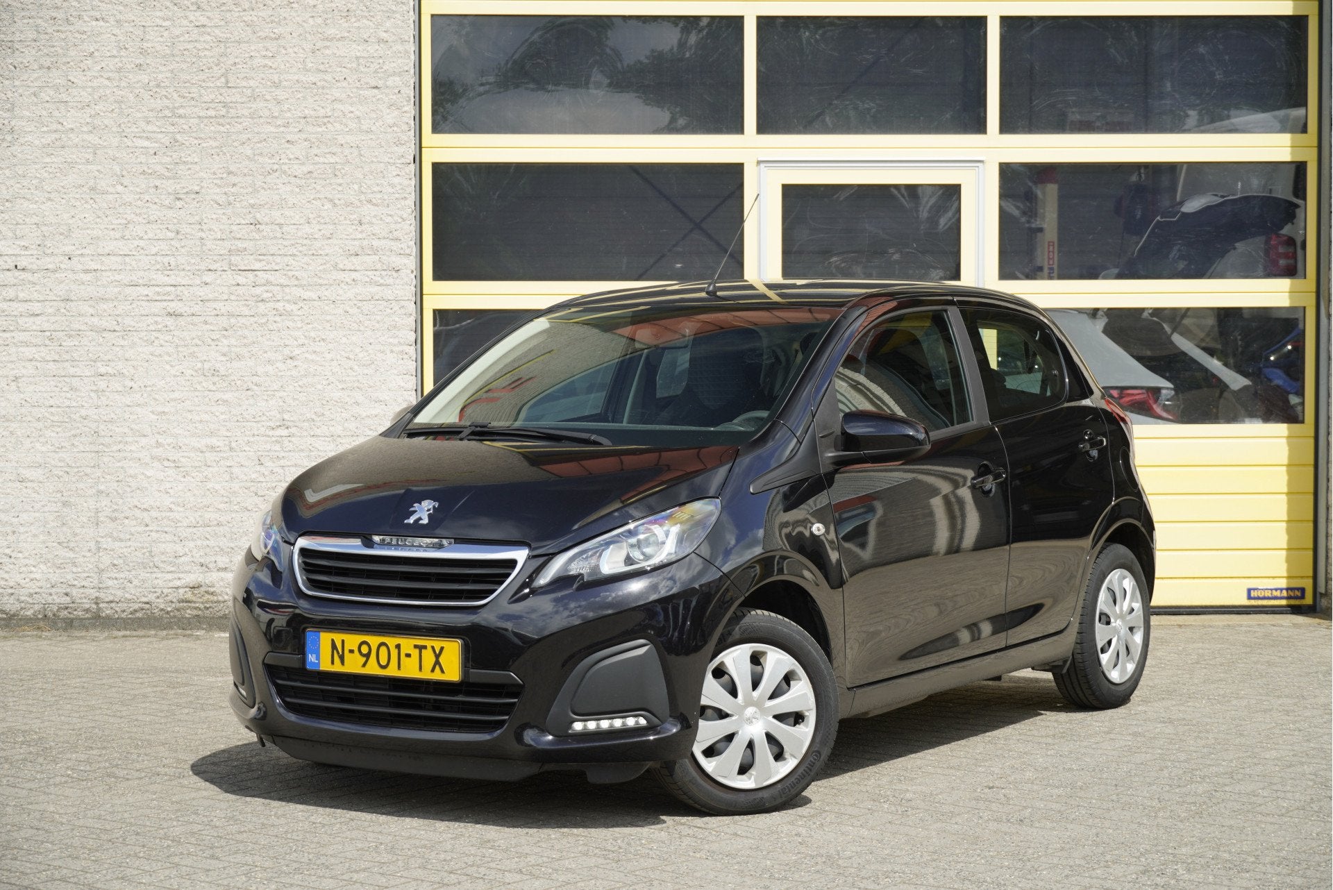 Peugeot 108 1.0 e-VTi 5drs Active BJ2022 Led dagrijverlichti, Auto's, Stof, Gebruikt, 4 stoelen, Zwart