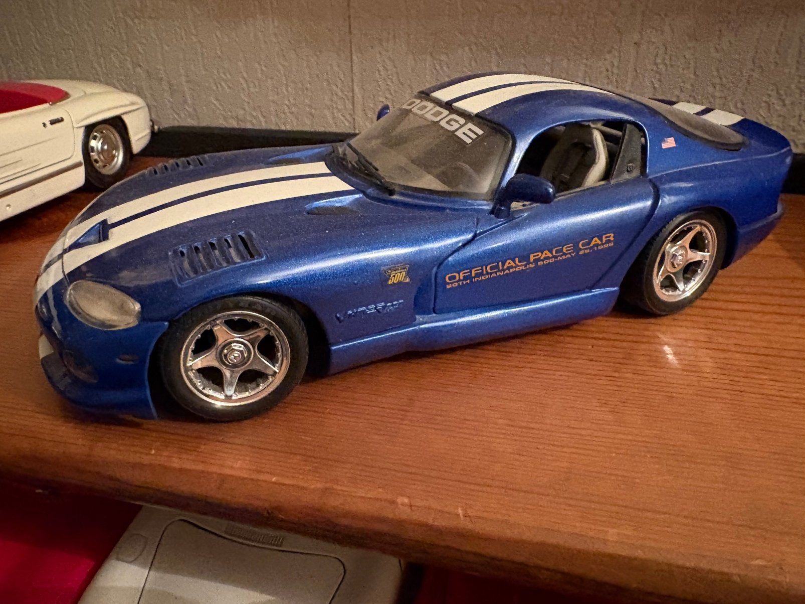Dodge.    GTS.            Burago, Ophalen of Verzenden, Zo goed als nieuw, Bburago