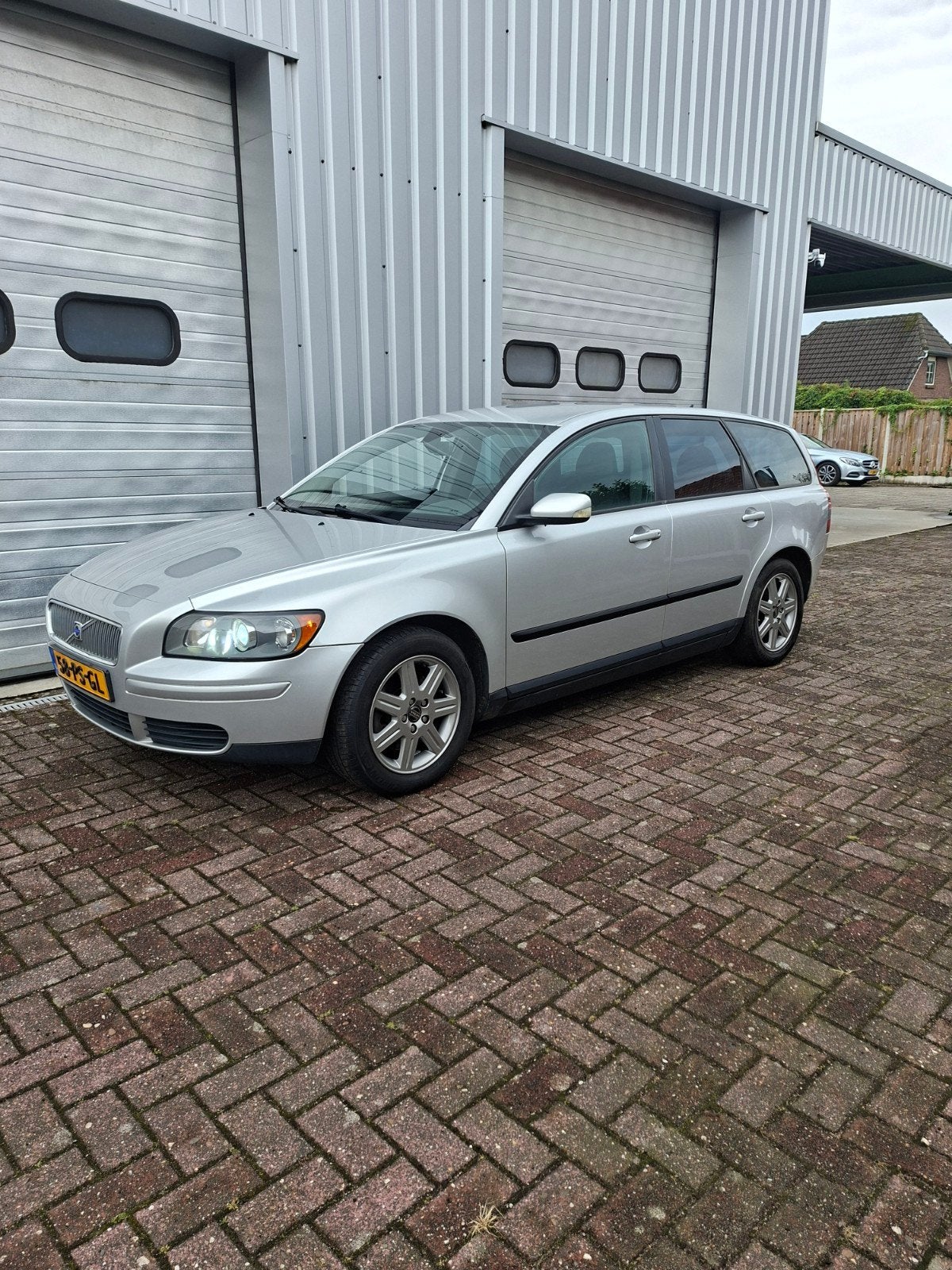 Volvo V50 2.4 140PK 2004 Grijs, Auto's, Stof, Zwart, 700 kg, Origineel Nederlands