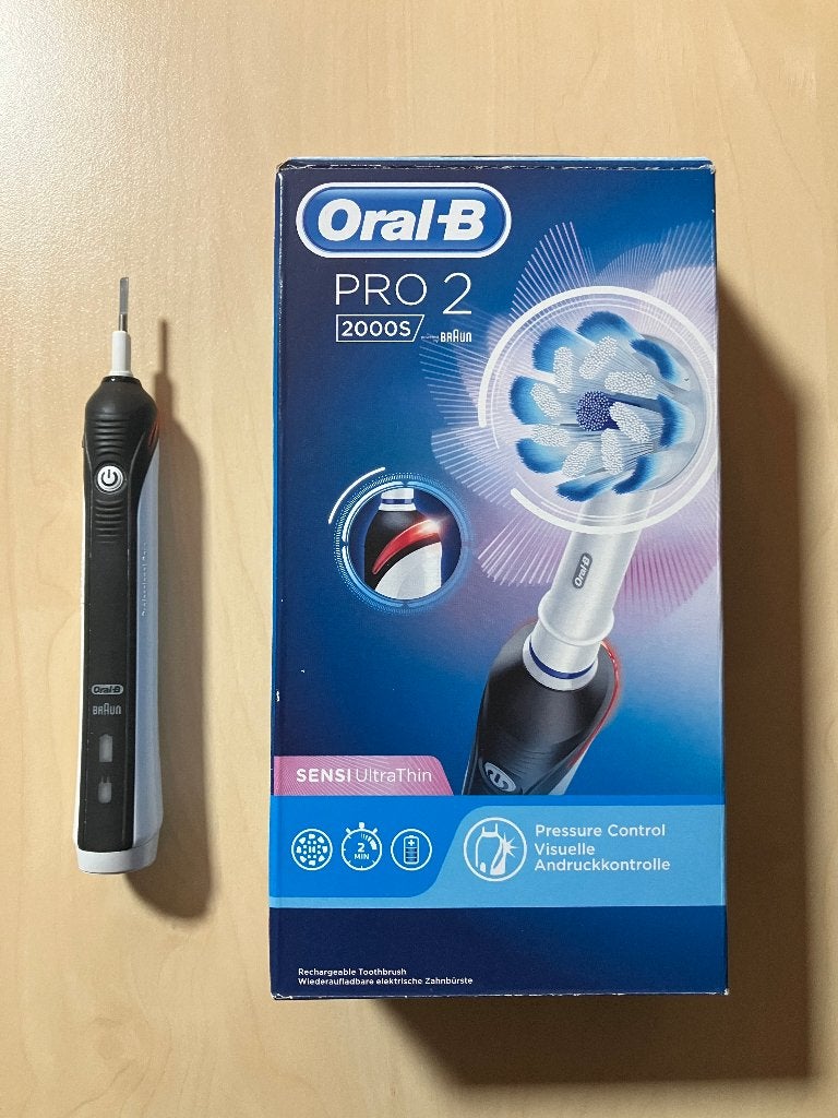 Oral-B Pro 2 2000S Braun Sensi UltraThin tandenborstel, Ophalen of Verzenden, Gebruikt, Tandenborstel
