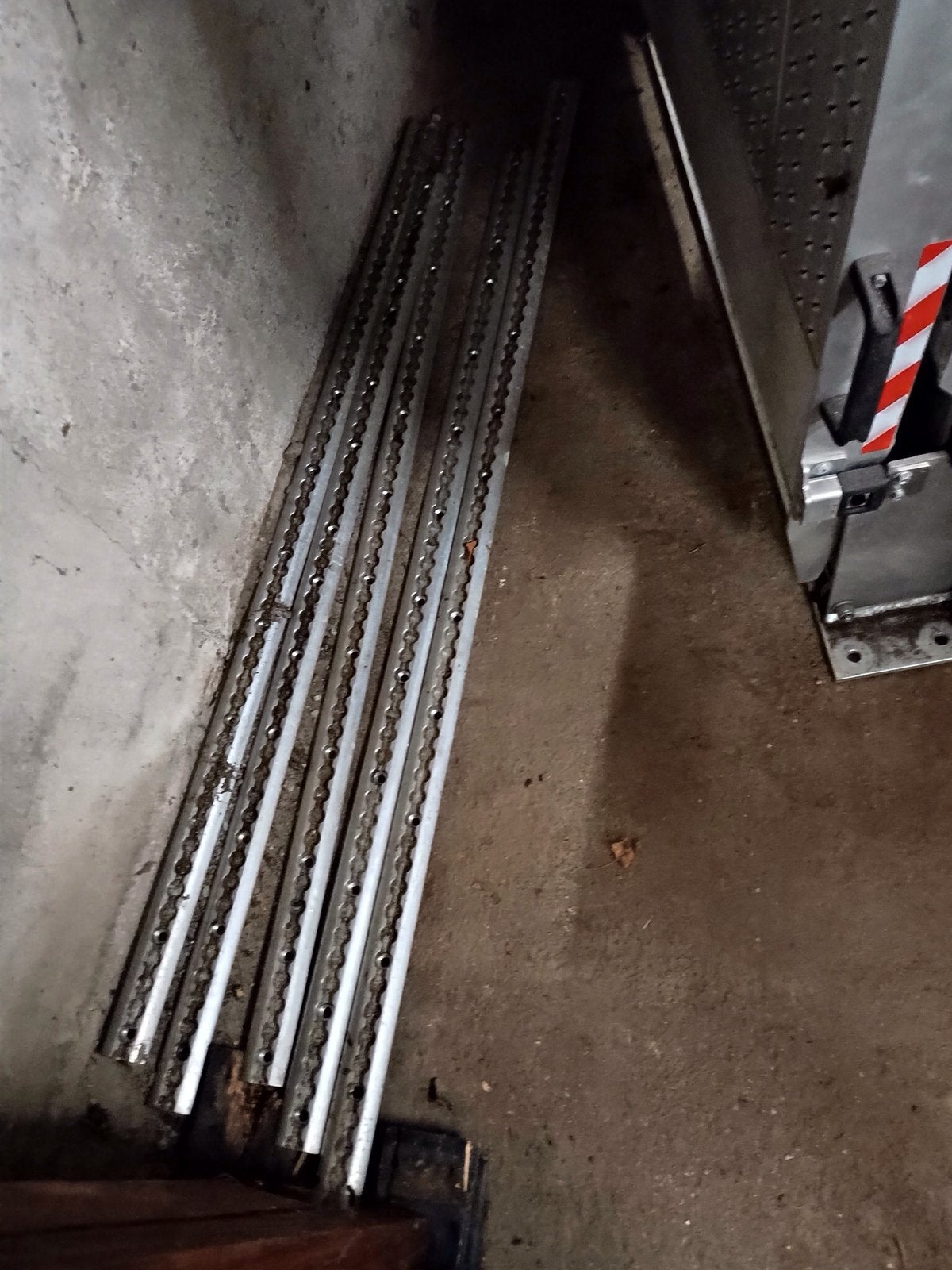 Rails voor interieurbevestiging in bus, Ophalen, Gebruikt, Universele onderdelen