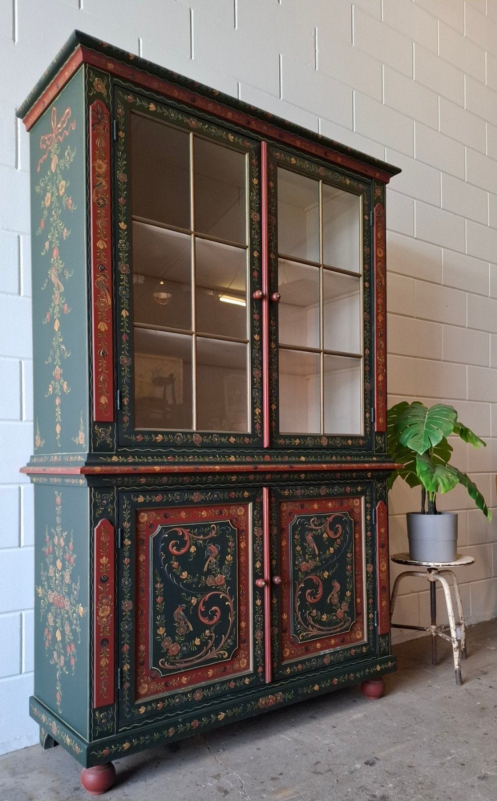Vintage/Brocante Hindelooper beschilderde buffetkast, 100 tot 150 cm, Ophalen of Verzenden, Zo goed als nieuw, 150 tot 200 cm