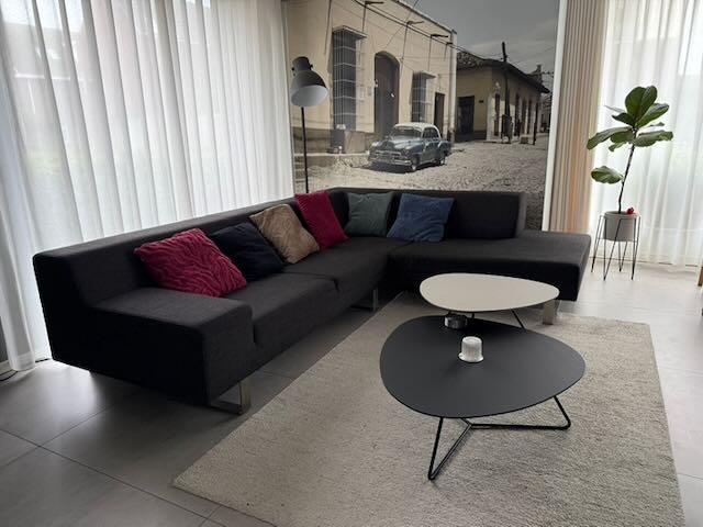 Te koop: mooie Goossens hoekbank, antraciet stof, Huis en Inrichting, Banken | Bankstellen, Ophalen, 250 tot 300 cm, Gebruikt
