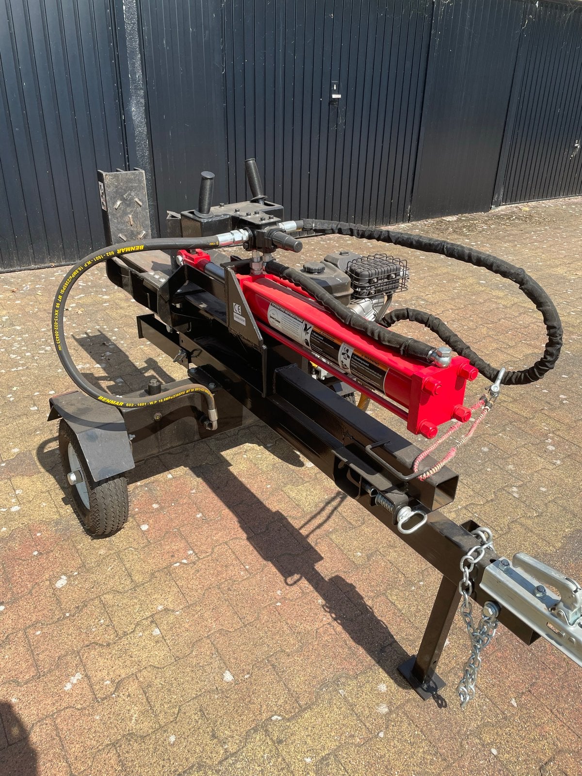 Robuuste Houtklover op Aanhanger benzine 22 ton kracht, Ophalen, Benzine, Liggend