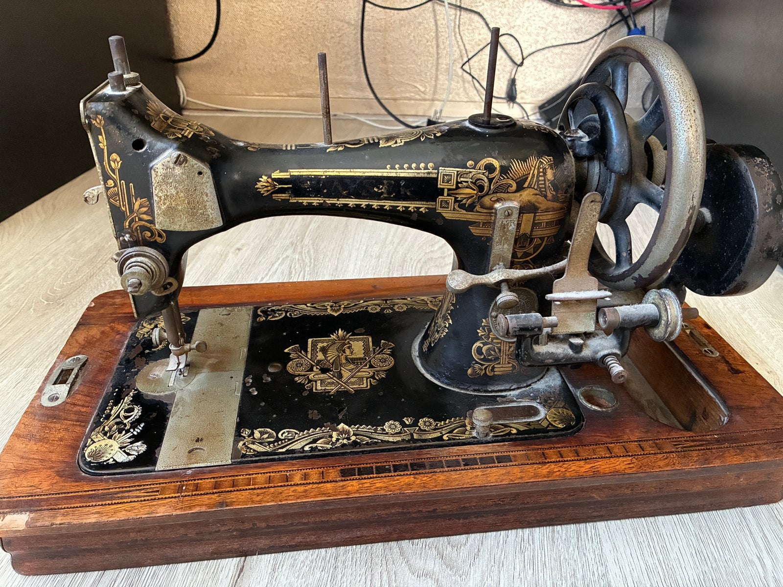 Antieke Zwengelnaaimachine Singer Stijl - Egyptisch Motief, Ophalen