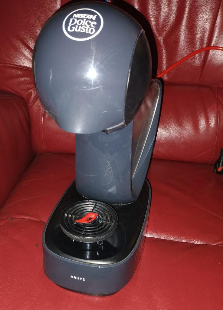 Nescafé Dolce Gusto Krups koffiezetapparaat, Witgoed en Apparatuur, Koffiezetapparaten, Gebruikt, Koffiepads en cups, Koffiemachine