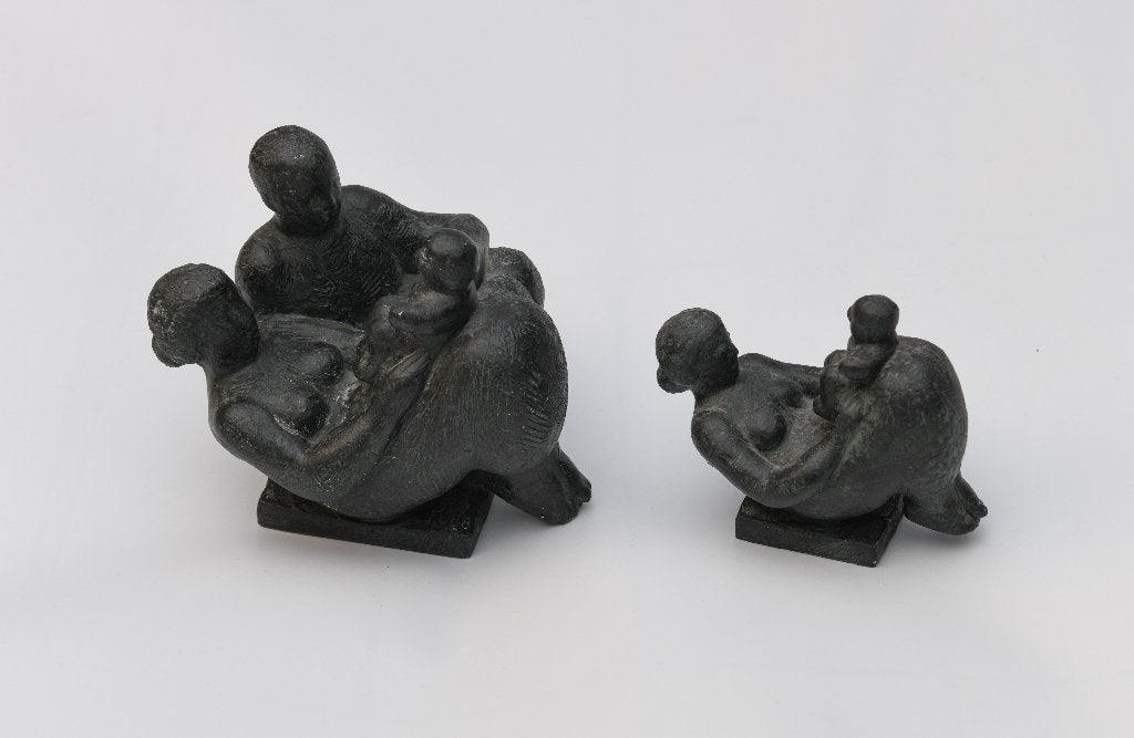 Frank Letterie - Geborgen Begin, Antiek en Kunst, Groep mensen, Minder dan 20 cm, Ophalen of Verzenden, Zwart